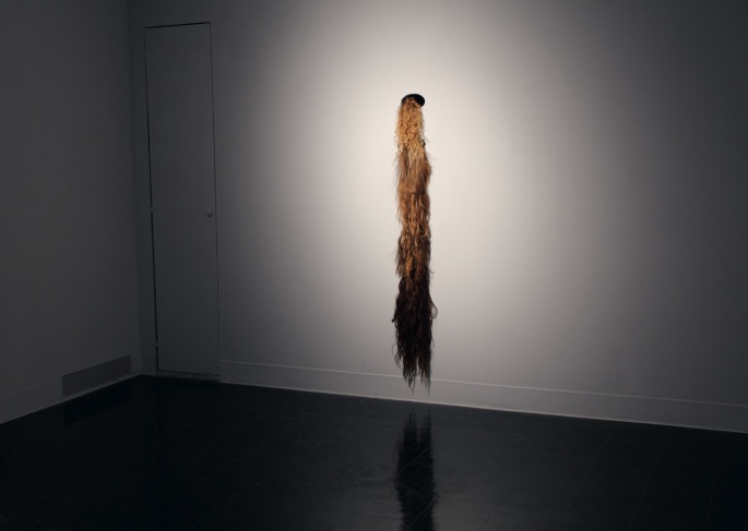 Juana Ines de la Cruz Five persons showing their hair through openings in a wall  /  2010-2011